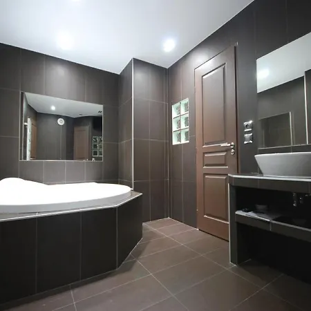 Three Bedroom Carlton *